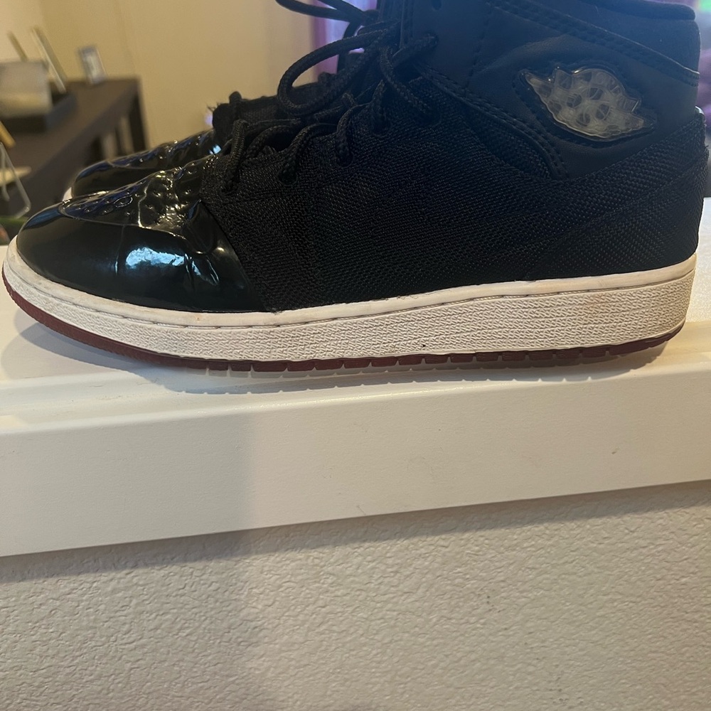 Jordan Black and White High-Tops - Picture 4 of 5